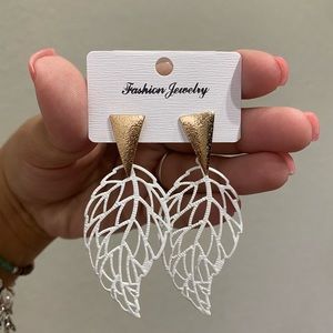 New Leaves White Earrings